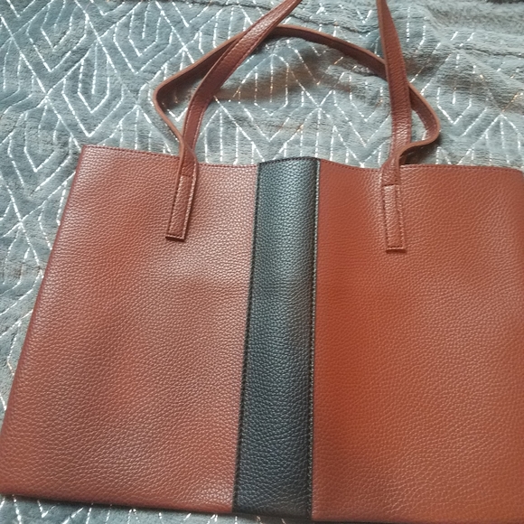 Vince Camuto Handbags - Vince Camuto Leather tote